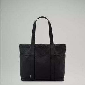 Lululemon Daily Multi-Pocket Tote Bag 20L- Black